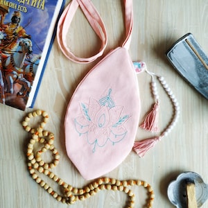 Lotus mandala embroidered Japa mala beads bag. Pink prayer bag. Meditation bag. Embroidered  japa bag. Practice Maha mantra bag. Vaishnavism