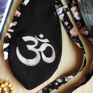 Om embroidered Japa mala beads bag. Black prayer bag. Meditation bag. Embroidered Tilak and Om japa bag. Maha mantra bag. Vaishnavism.