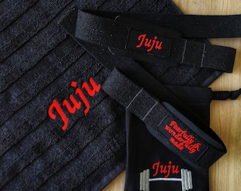 Personalized gym set with towel and lifting straps. Custom Embroidery, Cotton towel, cotton straps. Gift for powerlifter, bodybuilder