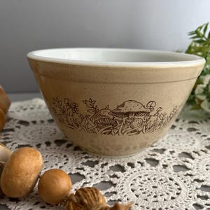Vintage Pyrex 750mL Bowl | 401 | Forest Fancies Mushroom | 1980-1986 | Brown | Mixing Bowl