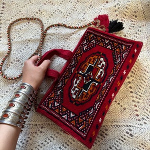 Turkmen Purse (Vintage Tekke Design; Göl Bag; Handmade and Hand-knotted; Silk and Wool)