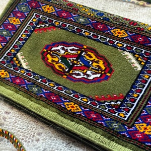 Monedero turcomano Tekke. Monedero Verde. Monedero vintage hecho a mano y anudado a mano. Bolso/monedero turcomano. Lana y Seda.
