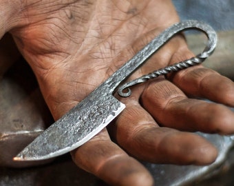 Cuchillo medieval pequeño forjado, cuchillo de hierro vikingo, cuchillo eslavo forjado a mano, navaja medieval, cuchillo de cuello vikingo, cuchillo forjado bushcraft