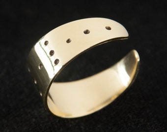 Anillo de bronce, joyería vikinga, anillo de estilo pagano, réplica medieval, anillo con banda estampada, recreación eslava, principios de la Edad Media, LARP, eslavos, nórdico