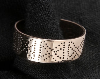 Anillo vikingo de bronce, réplica medieval, joyería pagana; regalo para eslavos, vikingos o recreadores históricos; anillo pulido y estampado; atuendo de estilo medieval.