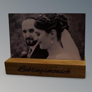 Fotohalter aus Eichenholz – Kartenhalter mit Gravur | Handgefertigt & geölt | Für Fotos, Menükarten und Tischdeko