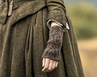 Claire's HandKnit Gauntlet Arm Warmers, Outlander Cabled Fingerless Mitts, Women’s Medium Grey Fingerless Gloves