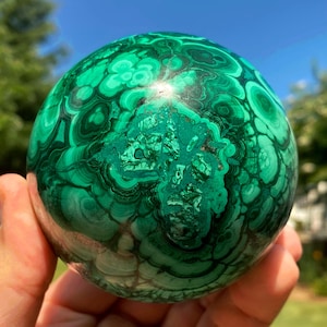 Magnifica sfera di malachite da 83 mm, 2,3 libbre