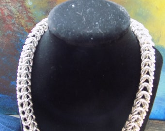 Box chainmail necklace