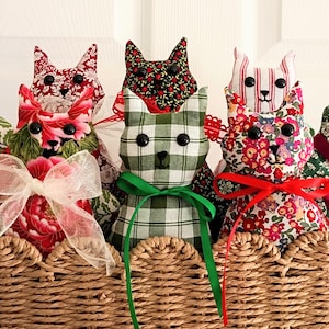 BALSAM CHRISTMAS CAT Sachet | Scented Animal Sachet | Handmade Scented Holiday Decor | Winter Cat Decor | Christmas Potpourri | Scented Gift