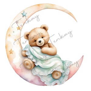 Pode incluir: Uma ilustra&ccedil;&atilde;o em aquarela de um urso de pel&uacute;cia marrom dormindo em uma lua crescente com um cobertor listrado azul claro e branco. A lua &eacute; decorada com estrelas douradas.
