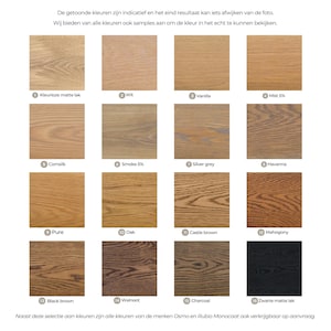 Puede incluir: Una carta de colores con 16 muestras de tinte para madera, que van del claro al oscuro. Las muestras incluyen tonos como 'Vanilla', 'Oak', 'Mahogany' y 'Charcoal'. El texto indica que los colores pueden variar ligeramente de la foto.
