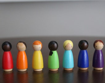 Bambole di legno arcobaleno
