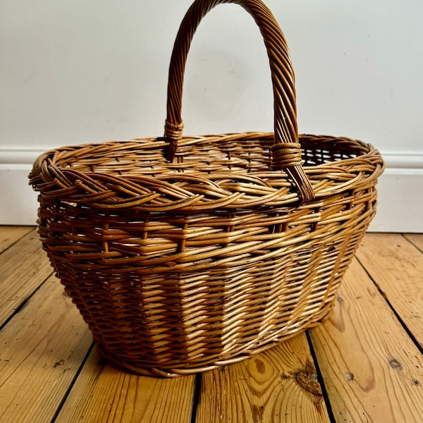 Vintage Traditional Wicker Shopping Basket