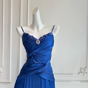 Robe nuisette asymétrique froncée bleu saphir - Robe de soirée élégante avec serrage à la taille pour une fête ou un événement formel