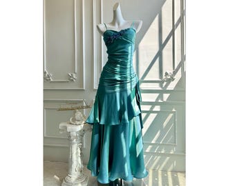 Vestido de fiesta de sirena azul con cuentas hecho a mano