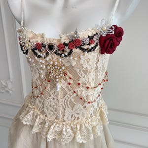 Corset fleurs rouges