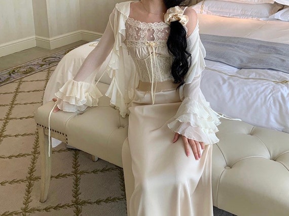 Glass City Robe Nuisette Et Corset En Dentelle Et Cardigan Vague