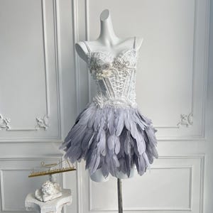 Je veux juste voler - Corset fait main et jupe en plumes