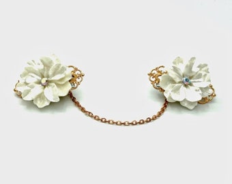 White Flower Vintage Style Sweater Clips, Retro Kitsch Sweater Guard, 1950s Collar Clips