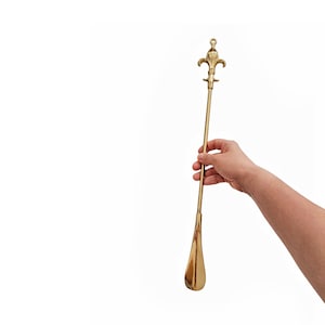 Calçadeira de latão extra longa | Elegante acessório de sapato artesanal com cabo de flor-de-lis