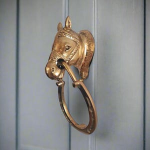 Decorative Brass Horse Door Knocker – Vintage Style Gold Door Accent, Equestrian Home Decor, Heavy Duty Horse Head Knocker