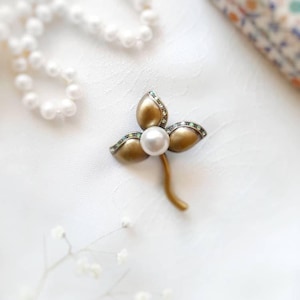 Handmade Floral Design Brass Brooch