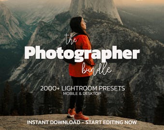 Puede incluir: Una persona de pie sobre una roca mira una cordillera. El texto "the Photographer bundle" está superpuesto a la imagen. El texto adicional dice "2000+ Lightroom Presets Mobile & Desktop" y "Instant Download - Start Editing Now."