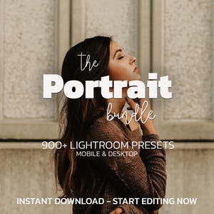 以下が含まれることがあります： 長い茶色の髪の女性が写った画像で、「The Portrait Bundle」というテキストが重ねられています。画像には「900+ Lightroom Presets」と「Mobile & Desktop」というテキストも含まれています。「Instant Download - Start Editing Now」という言葉も表示されています。