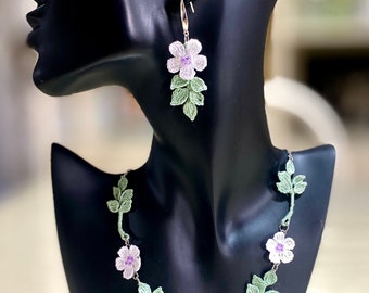 Conjunto primavera de collar y pendientes