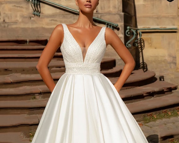 Fitted ball gown wedding dress deals