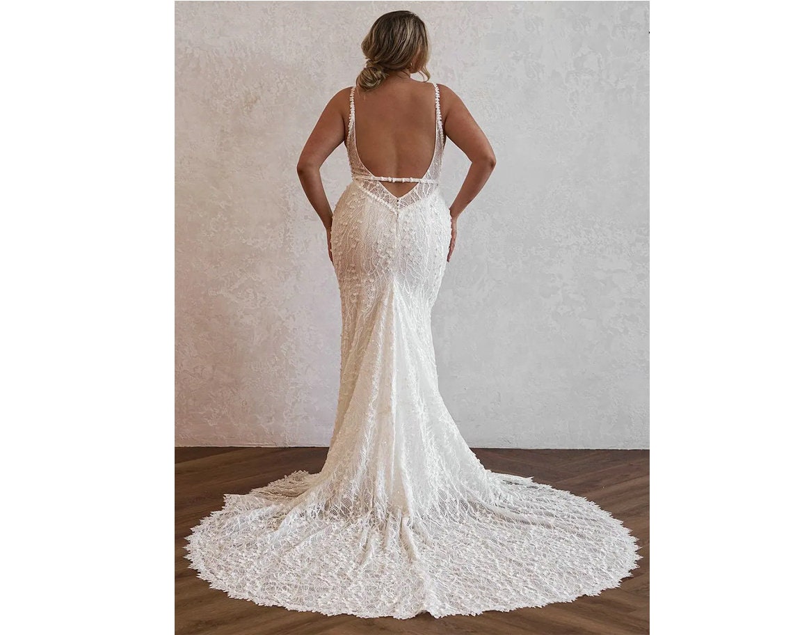 Low Back Boho Wedding Dresses: Stylish & Timeless Bridal Elegance