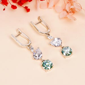 Boucles d&#39;oreilles moissanite - Pendentifs avec pierres précieuses bleues et vertes - Pour femme - Argent sterling 925 - Boucles d&#39;oreilles en pierres taillées rondes - Pour mariage - Pour elle - Cadeau de fiançailles