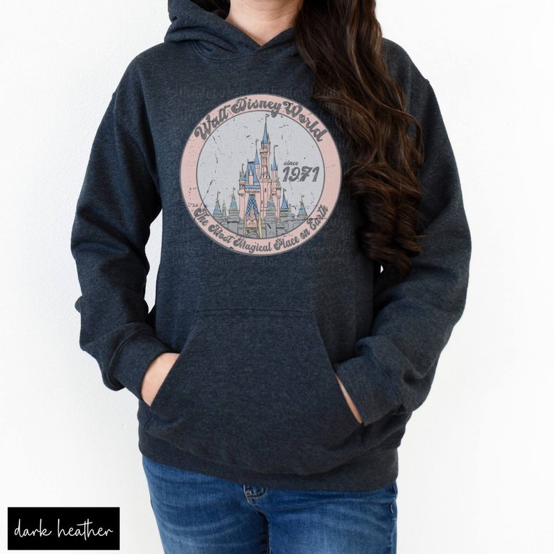 Sudadera con capucha Magic Kingdom Castle, sudadera con capucha del lugar más mágico de la Tierra, sudadera con capucha Disney Trip, sudadera con capucha Disney World, top familiar de vacaciones de Disney Dark Heather