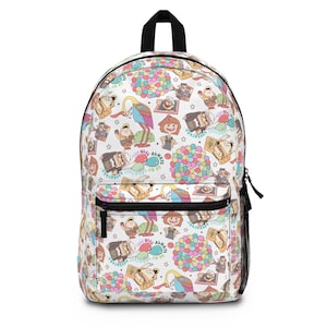 Può includere: Zaino bianco con una stampa integrale colorata con personaggi del film Up. La stampa include una casa con palloncini, un uccello e il testo "You  Might  Always  Be  My  Favorite  Adventure".