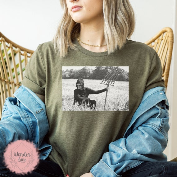 David Rose in Field Shirt, Schitt's Creek Shirt, Dan Levy Tee, Soft Shirt, Unisex Jersey Short Sleeve Tee