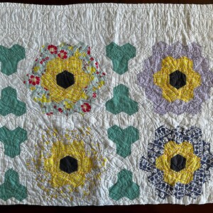 Vintage Grandma's Flower Garden quilt piece, crafting, sewing, projects, repurposing, floral print,  feedsack,  22 X 24 inches.