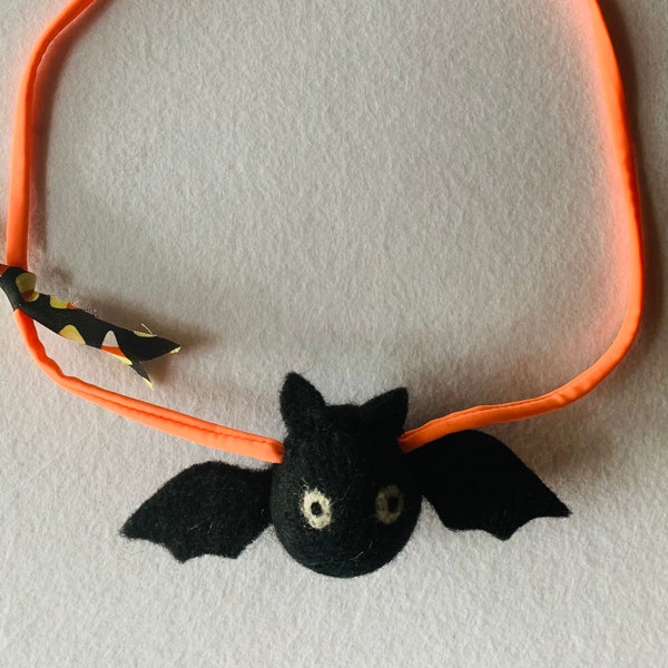 Halloween felt bat  necklace for adults, kids and teachers, felt ball jewelry, fall and halloween jewelry, needle felted jewelry accessory