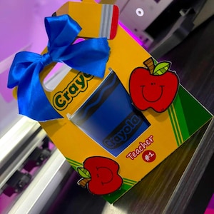 Crayola Tassenhalter/ Crayola Tassenhalter zum Lehrertag für 11oz Tassen + 5-Farben-Tassen-Sublimationsvorlage - Lehrertag