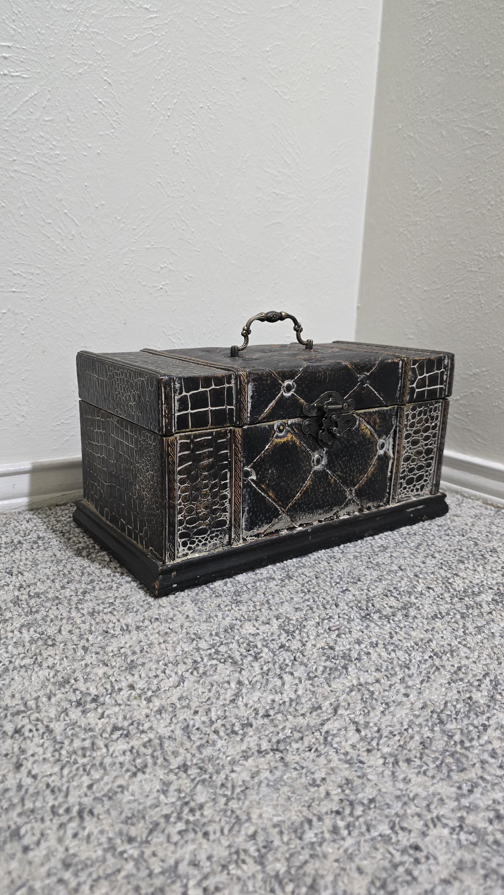 Vintage-style Storage Chest – 14x7.5x7.25 Inch Decorative Box With