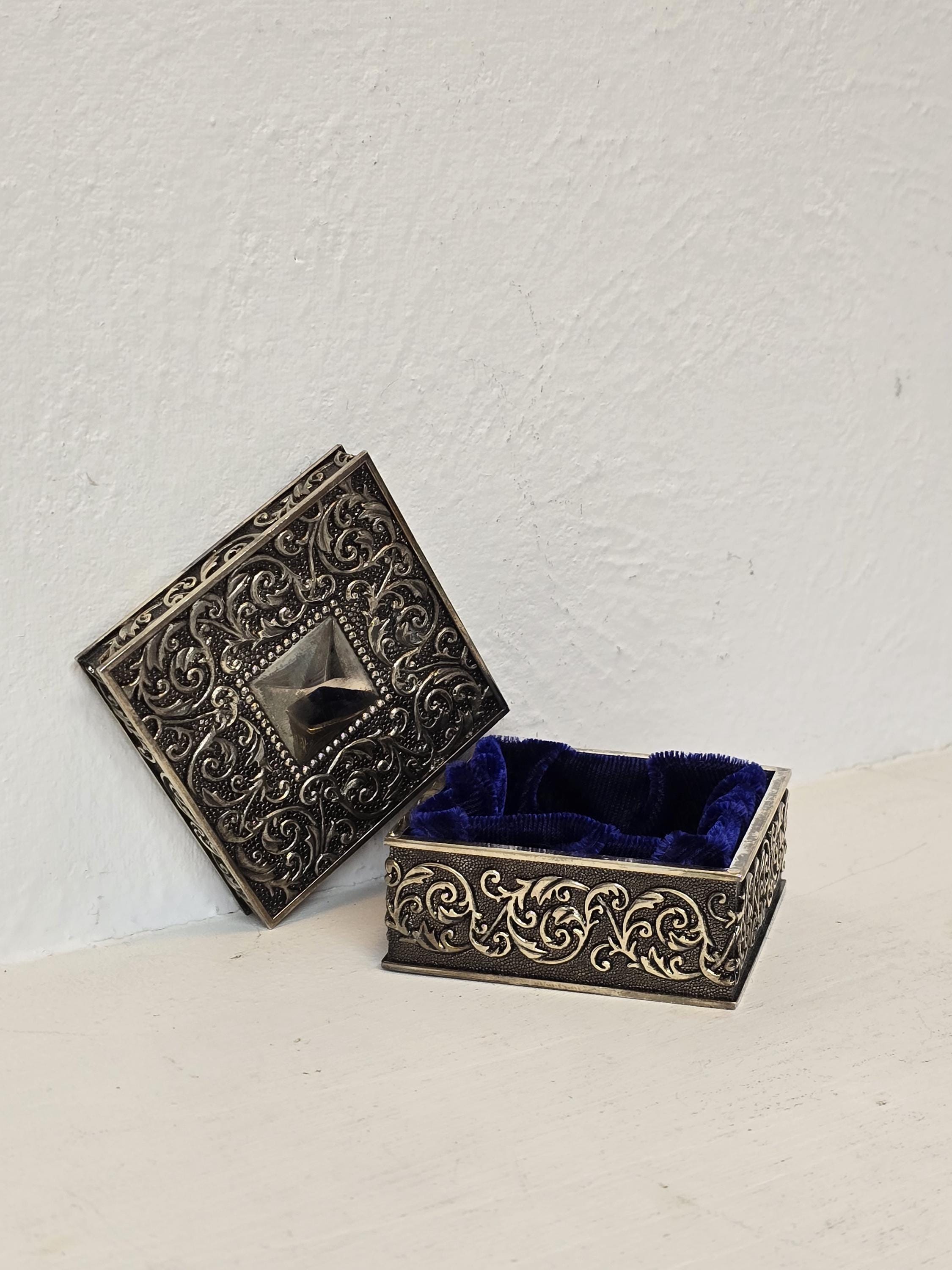 Mini Vintage Silver-Plated Ornate Trinket Box – 2.5” x 2.5” Jewelry Keepsake Box with Intricate Scrollwork Design, Elegant Storage box