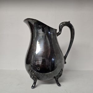 Vintage Silver-Plated Water Pitcher – Elegant Silverplated Kitchen Décor, Classic Serving Piece, Antique-Inspired Home Accent