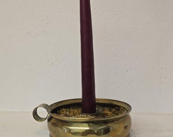 Candelabro antiguo de latón con asa para el dedo, pequeño cuenco de latón de 12,7 cm, candelabro cónico de estilo antiguo, centro de mesa rústico.