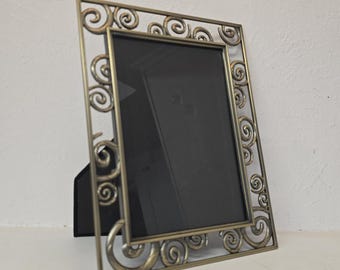 Vintage Malden Picture Frame 5x7 – Gold Metal Scroll Design, Ornate Photo Frame, Tabletop Decor