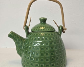 Pier One Green Waffle Teapot with Bamboo Handle – Elegant Ceramic Pottery, Perfect for Tea Lovers, Unique Home Décor