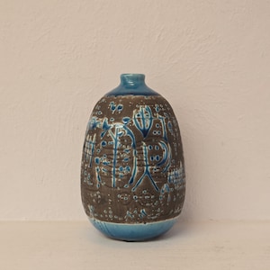 Vintage 6.5" tall Studio Art Pottery Vase Blue Crackle Glaze Sgraffito Carved Textured Stoneware Vessel