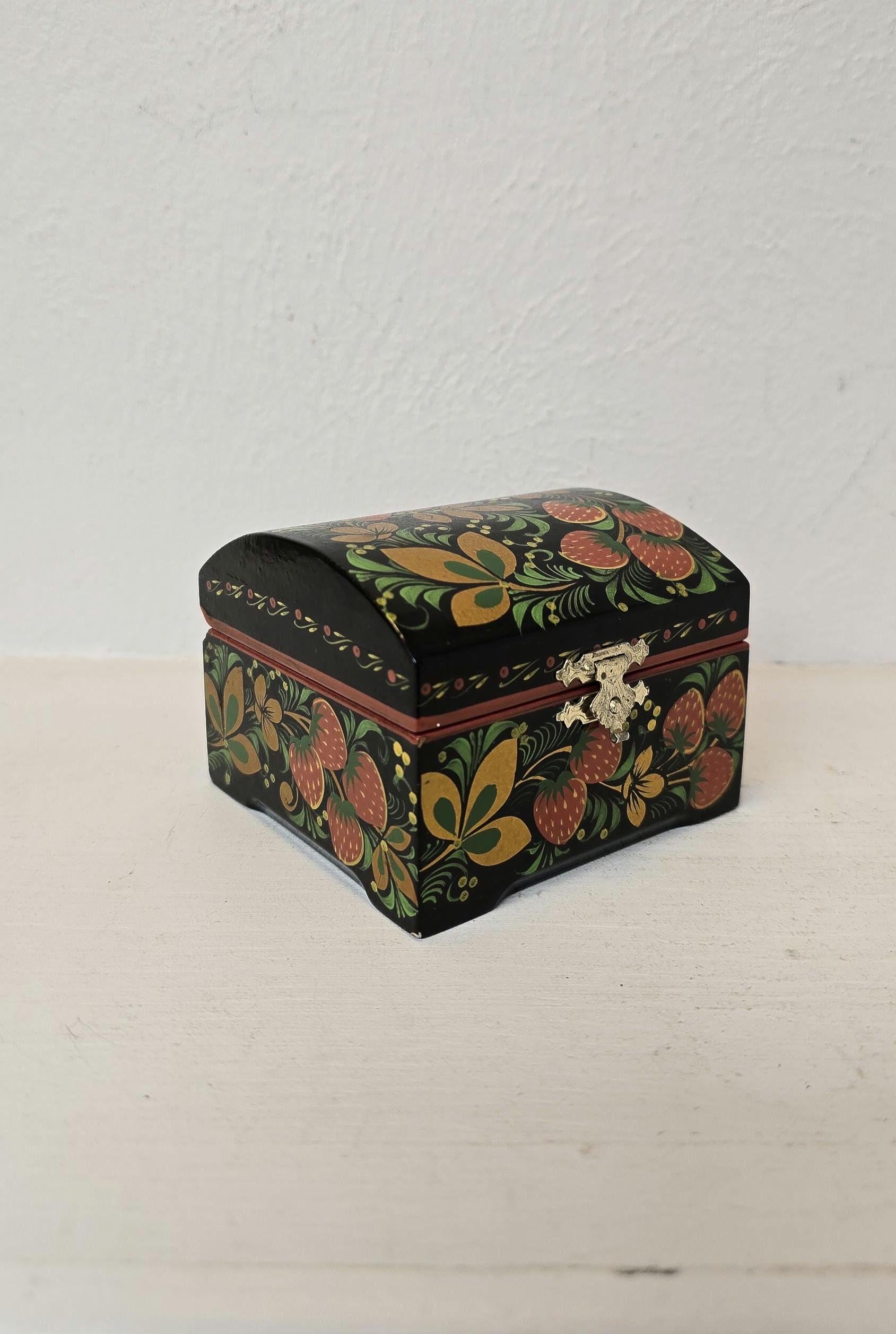 HO-HO ローズオニールのデザイン vintage CAMEO ソフビ14cm Vintage Russian Khokhloma Hand Painted Lacquer Jewelry Trinket Box