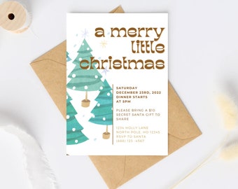 Könnte beinhalten: Eine Weihnachtsfeier-Einladung mit einem festlichen Design, das drei stilisierte, türkisblaue Weihnachtsbäume mit weißem Schnee und weißen Sternen zeigt. Der Text lautet "a merry little christmas" in brauner Schrift mit einem goldenen Stern. Die Einladungsdetails beinhalten das Datum, die Uhrzeit und den Ort der Feier sowie die Bitte, ein 10-Euro-Secret-Santa-Geschenk mitzubringen.