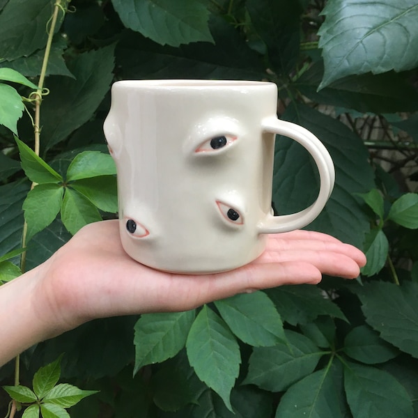 Schwarze Augen Kaffeetasse, große Teetasse aus Ton, handbemalte Kaffeetasse, ausgefallene Tasse, Geschenk für sie, Geschenk zur Wohnungserwärmung, Küchengeschirr aus Ton