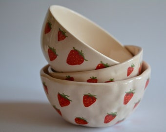 Cuenco de cerámica artesanal con estampado de fresas, regalo para mamá, cuenco bonito, accesorios de cocina, cuenco de cerámica con fresas, regalo para la cocina, regalo para la mejor amiga